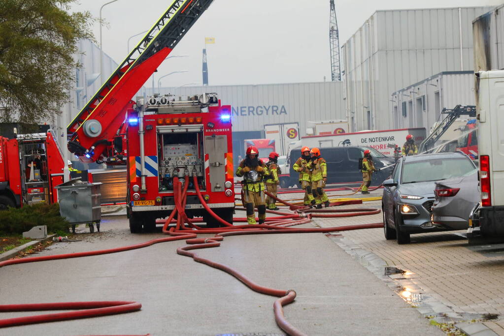 Zeer grote brand in loods