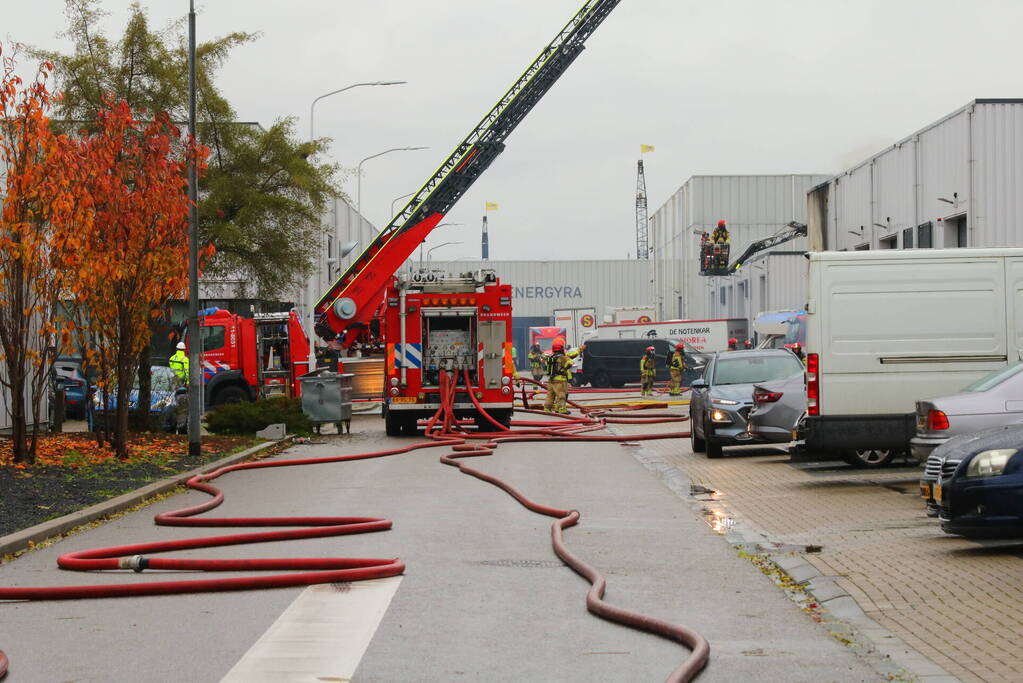 Zeer grote brand in loods