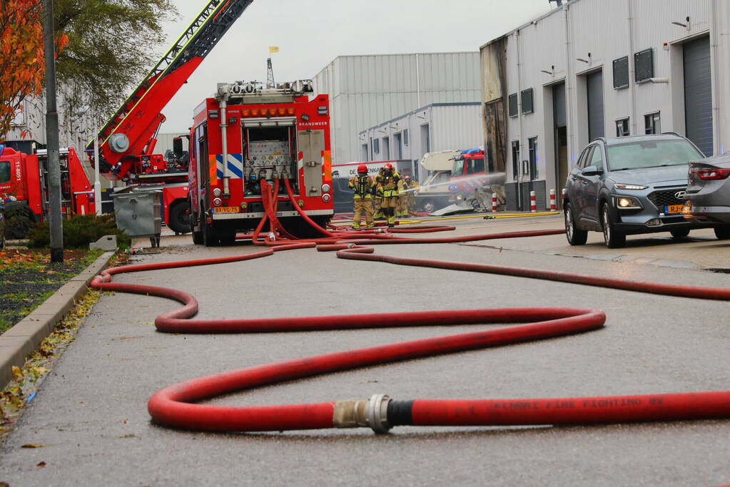 Zeer grote brand in loods