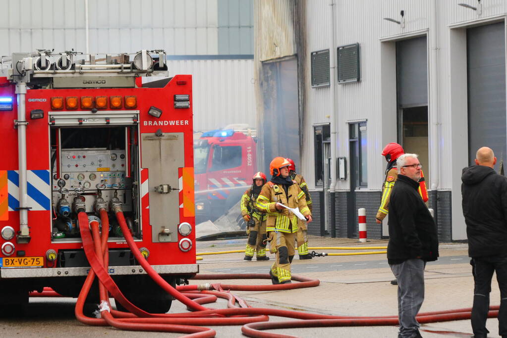 Zeer grote brand in loods