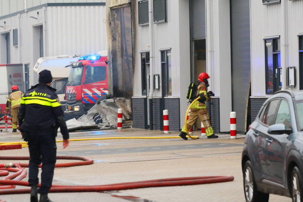 Zeer grote brand in loods