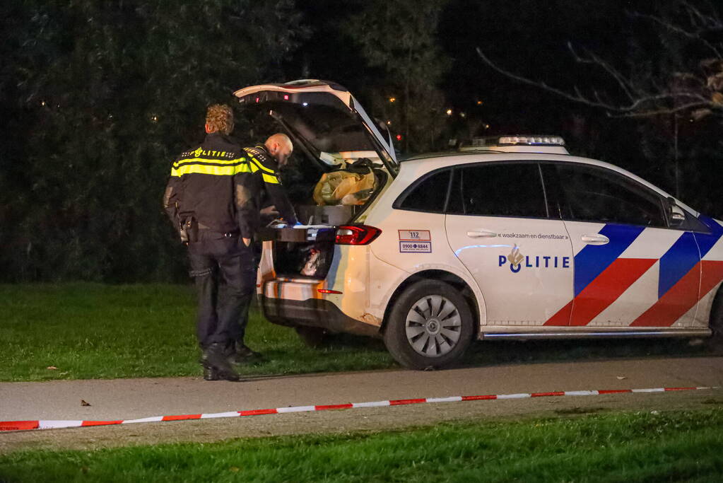 Persoon te water bij Albert Heijn supermarkt