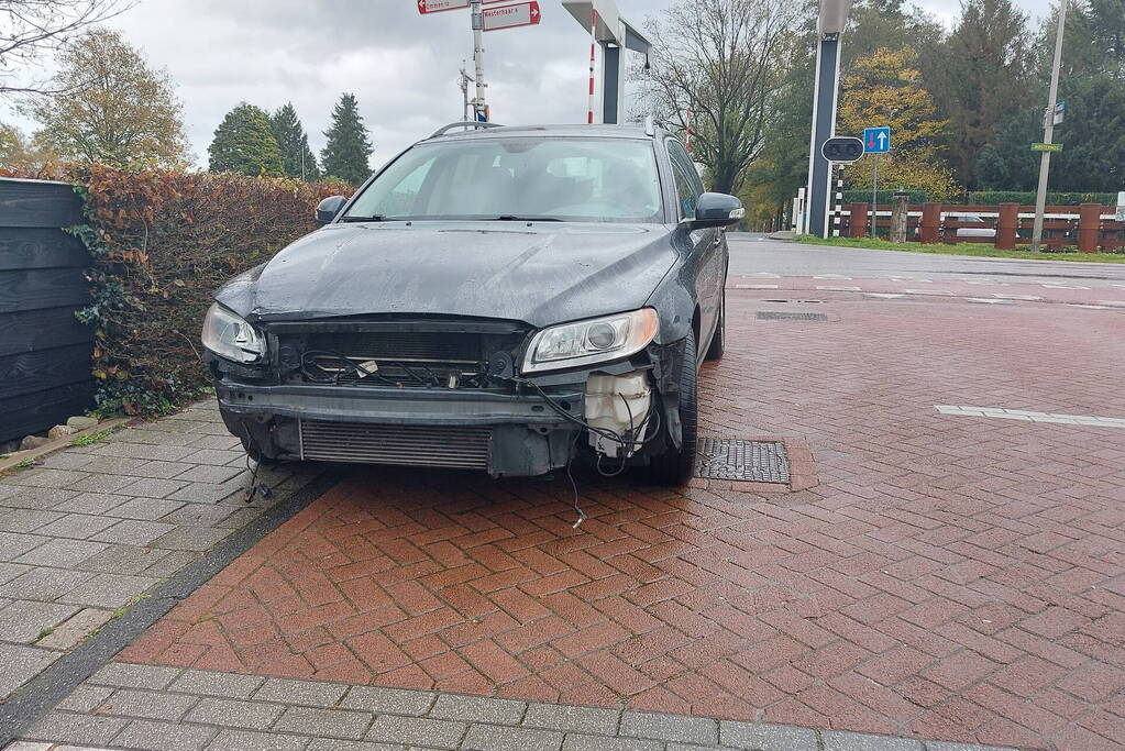 Schade bij aanrijding tussen twee auto's