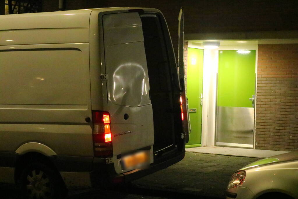 Pakketbezorger in woonwijk overvallen