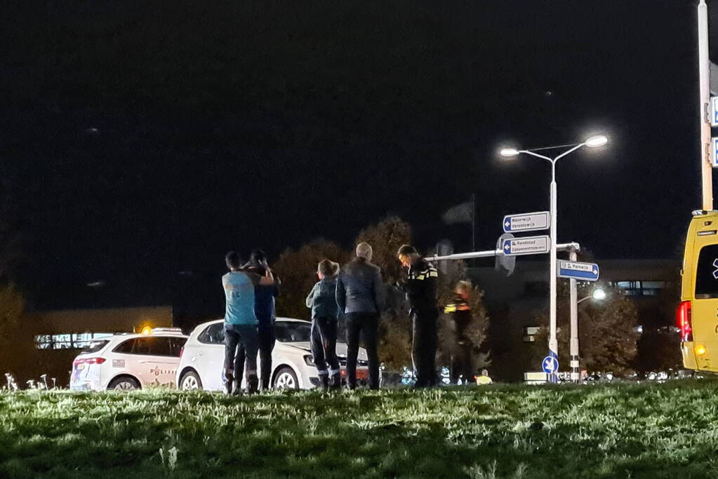 Auto's botsen op elkaar bij kruising