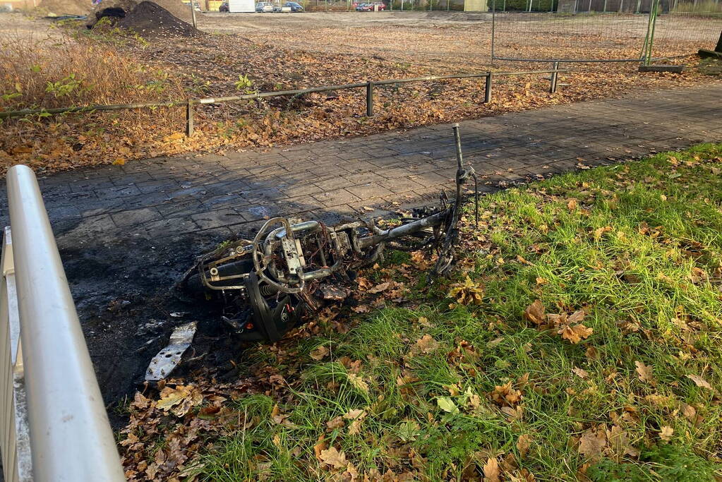 Go Sharing verdwijnt uit de Keistad, op de valreep gaat scooter in vlammen op