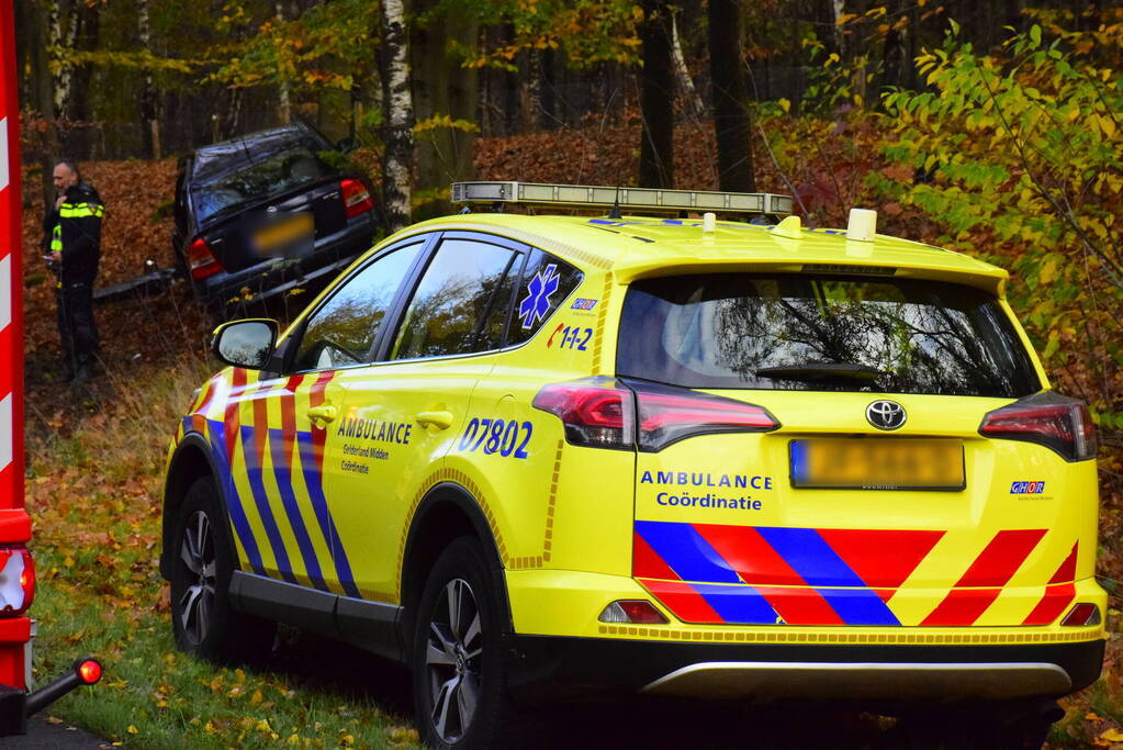 Brandweer bevrijdt automobilist na aanrijding