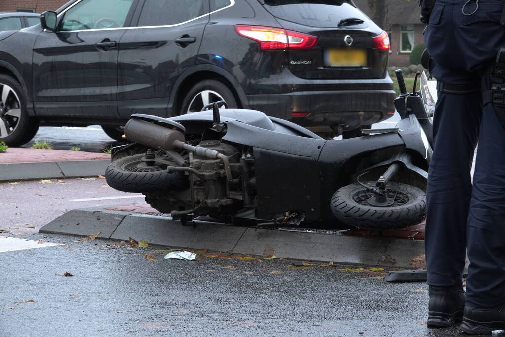 Scooterrijder aangereden door auto