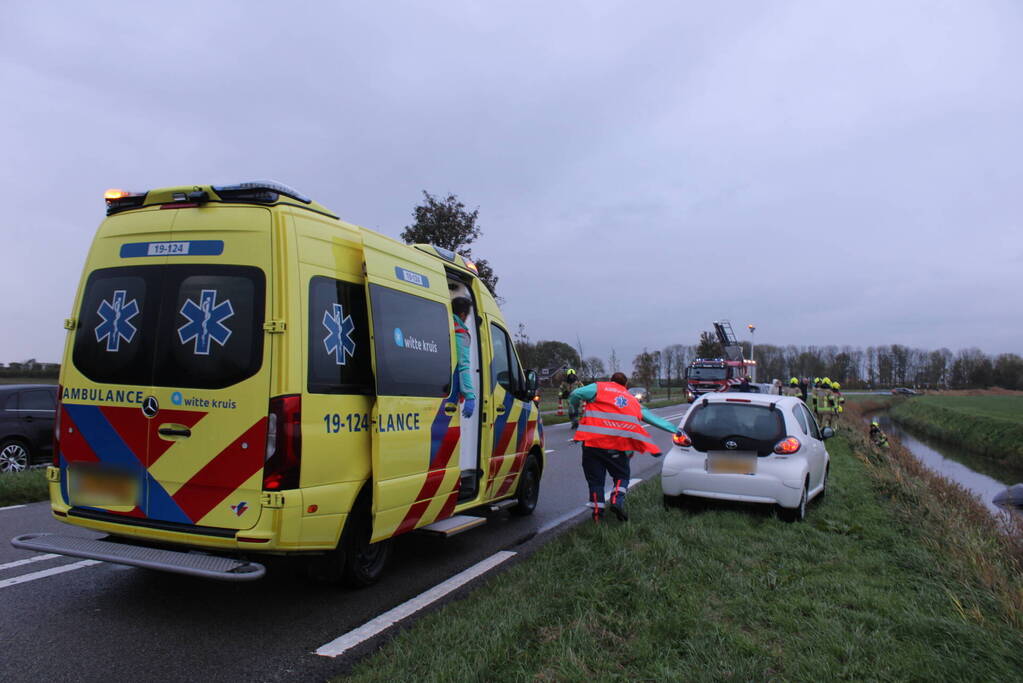 Bestuurder gewond na te water raken met voertuig