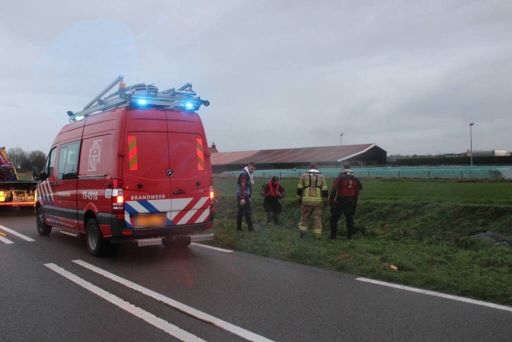 Bestuurder gewond na te water raken met voertuig