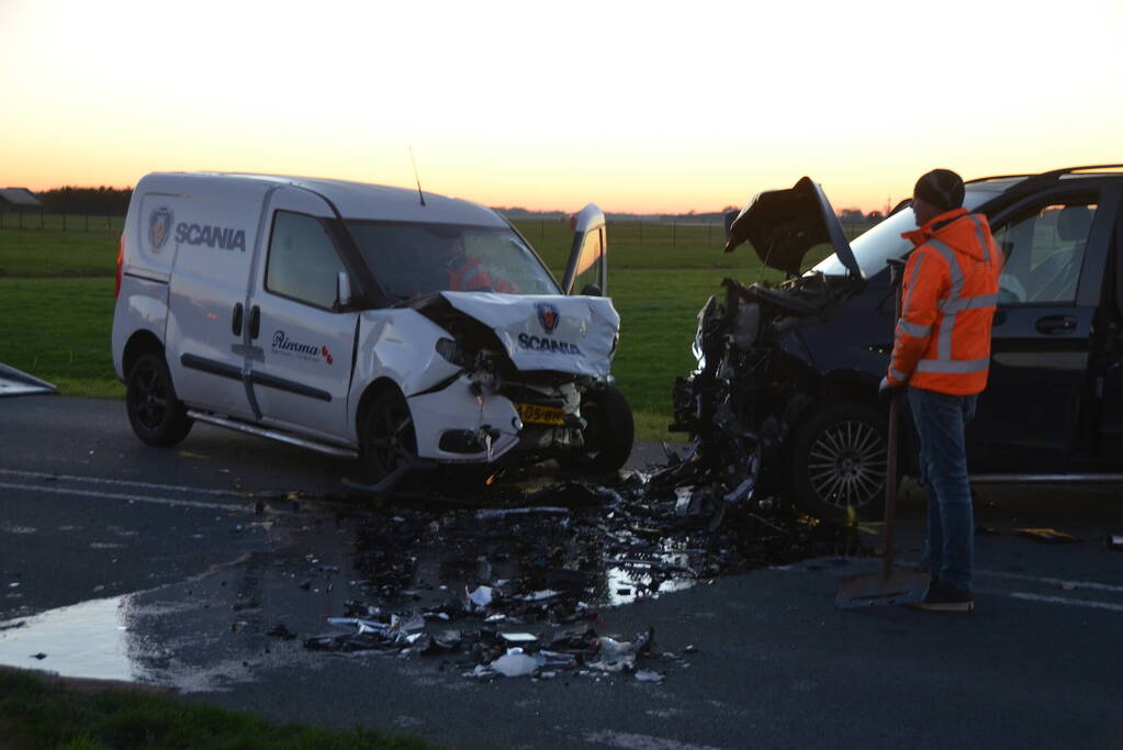 Drie gewonden bij frontale botsing