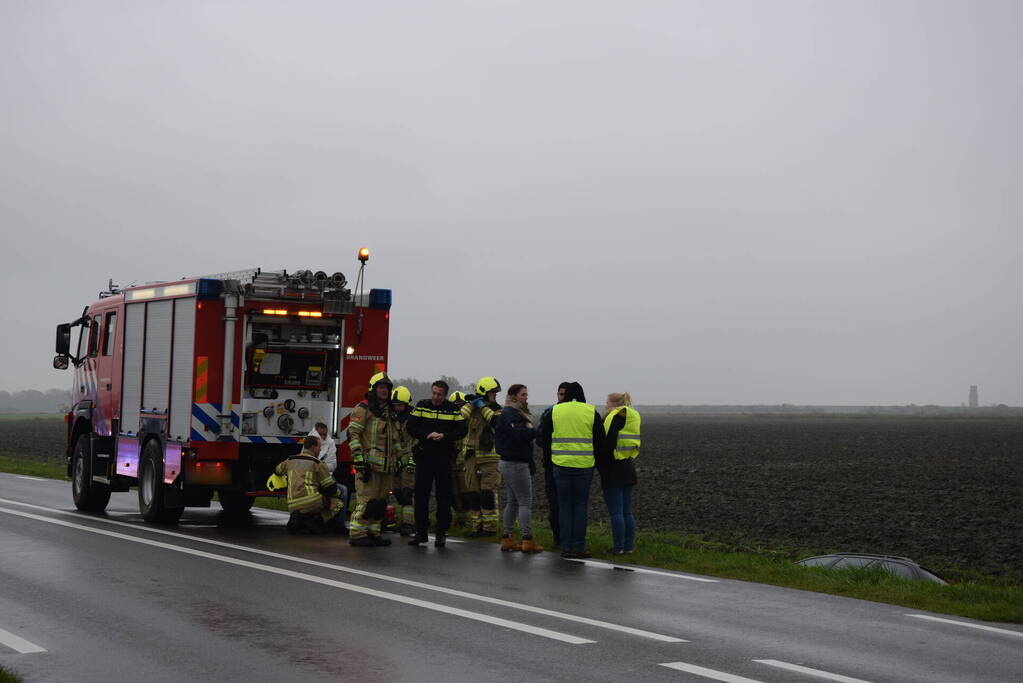 Dronken bestuurder belandt in sloot