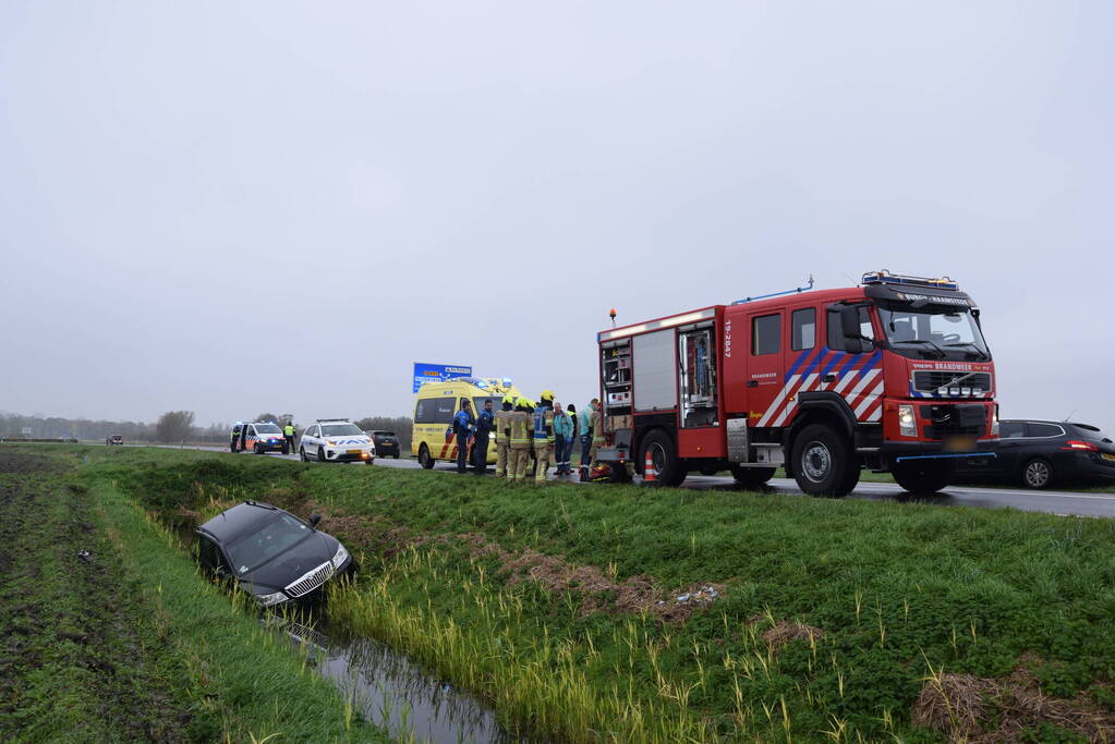 Dronken bestuurder belandt in sloot