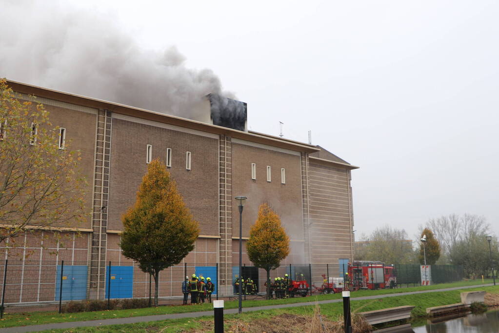 Flinke rookontwikkeling bij brand in hoogspanningscentrale