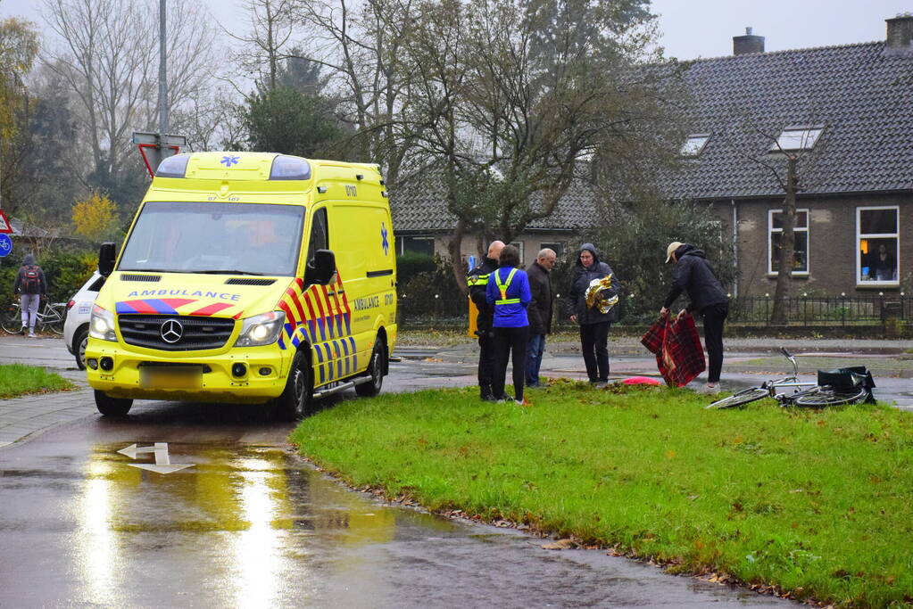 Fietser aangereden door auto