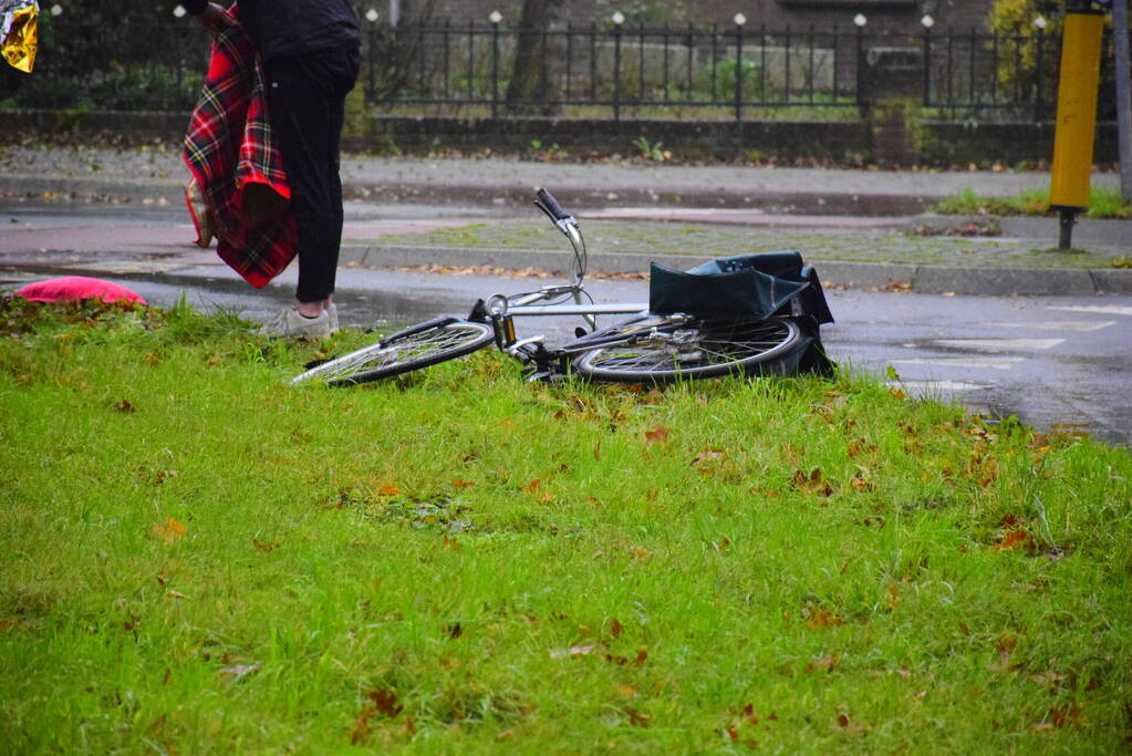 Fietser aangereden door auto