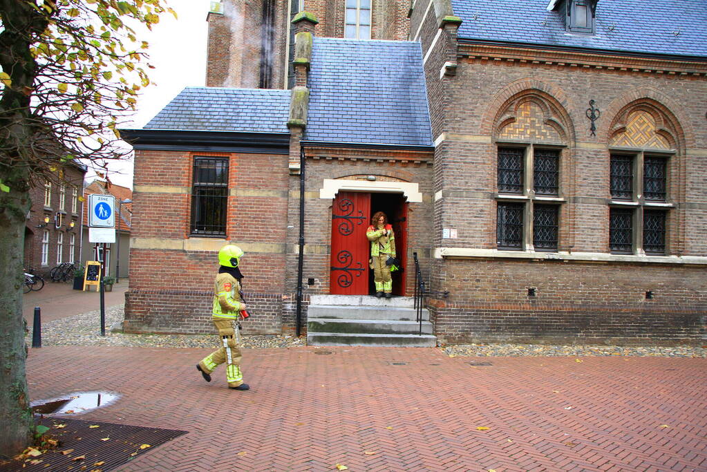 Brandweer doet onderzoek naar afgaan van rookalarm in Sint-Martinuskerk
