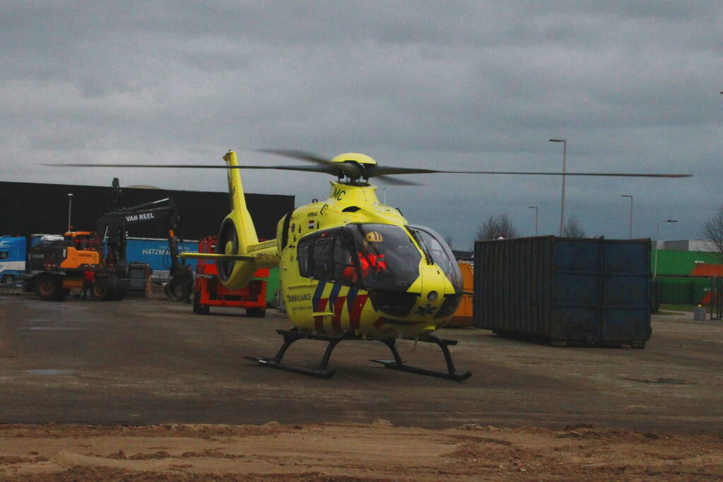 Traumahelikopter landt voor medisch incident