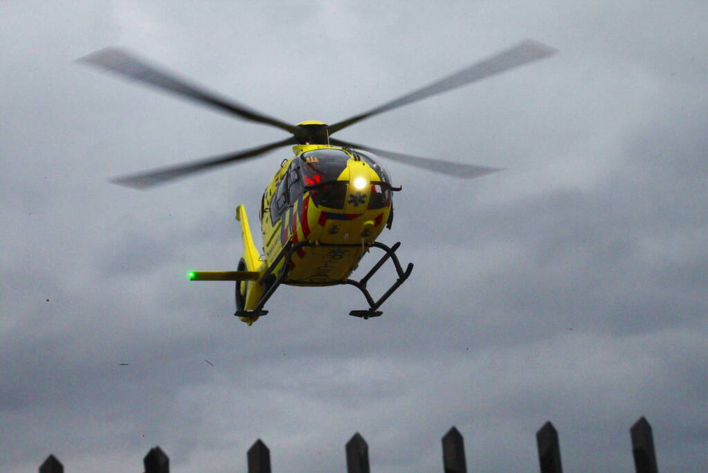 Traumahelikopter landt voor medisch incident