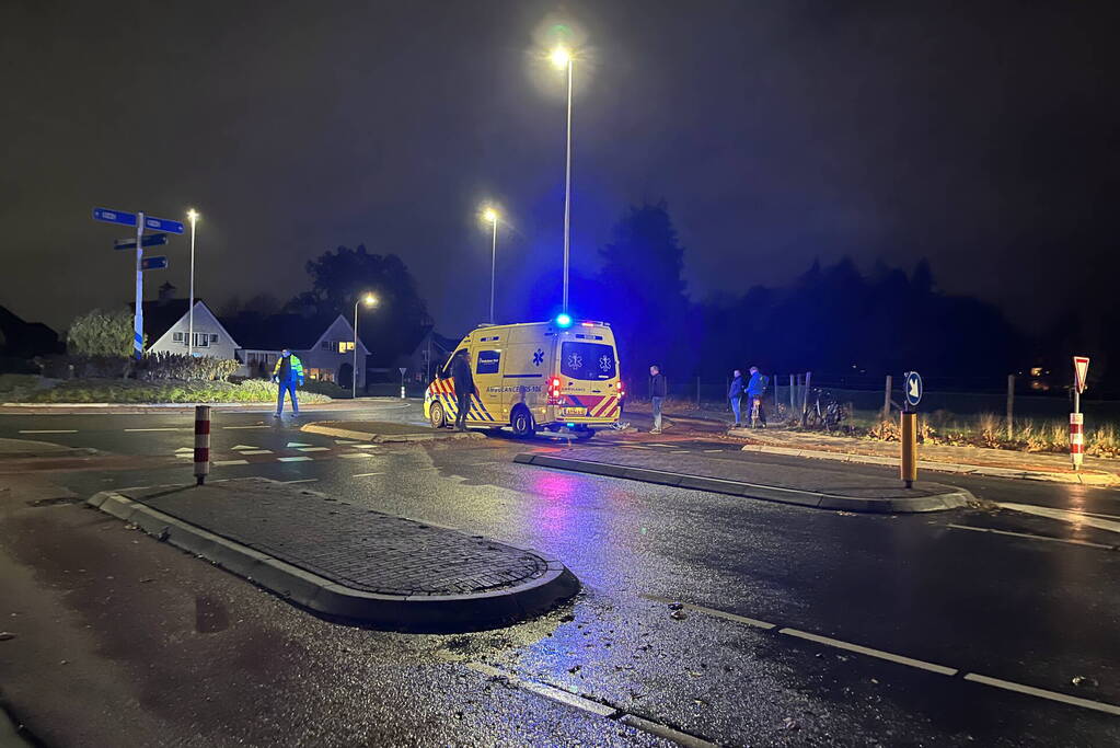 Fietser aangereden door auto