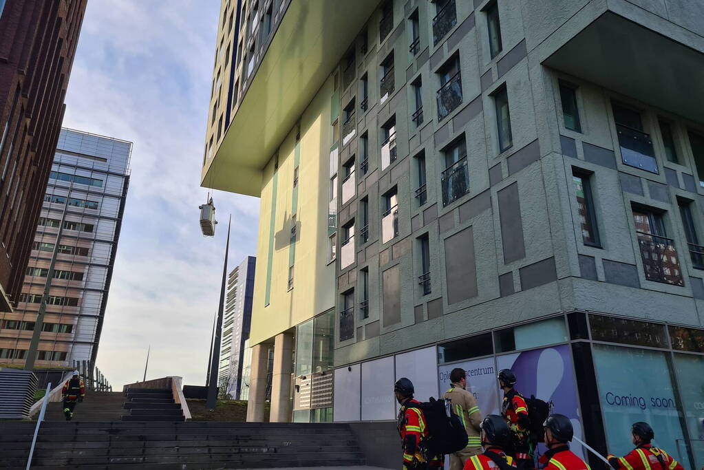 Glazenwassers door defecte lift vast op 5 hoog