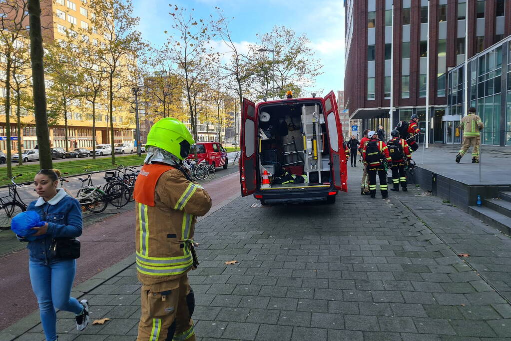 Glazenwassers door defecte lift vast op 5 hoog