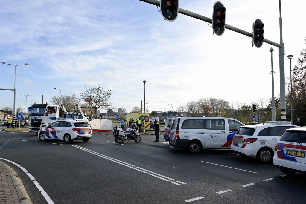 Vrouw op fiets overleden na aanrijding met vrachtwagen