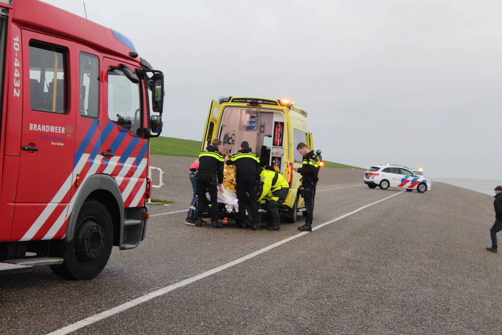 Vrouw uit het water gehaald