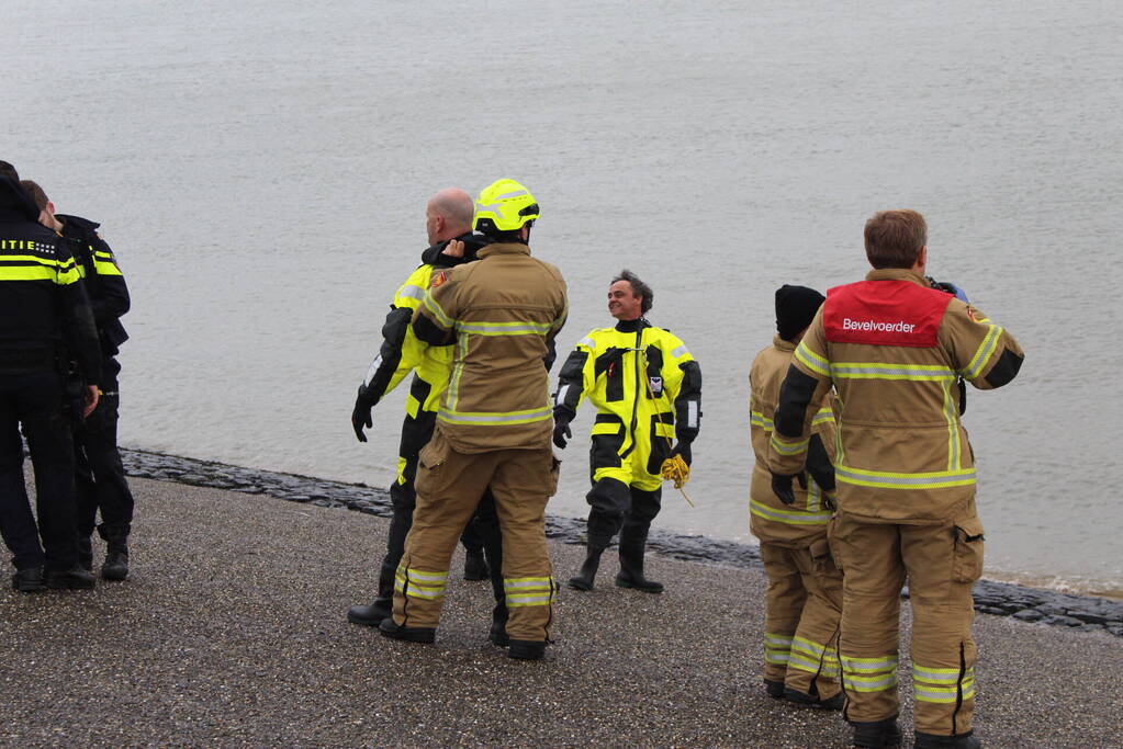 Vrouw uit het water gehaald