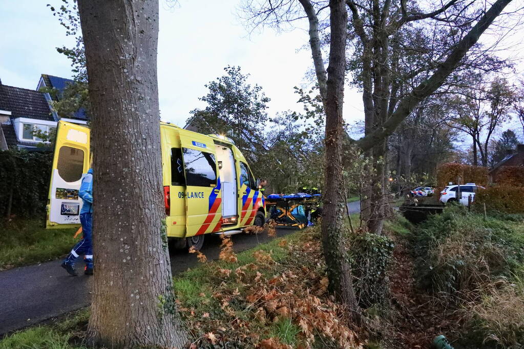 Persoon ernstig gewond op fietspad