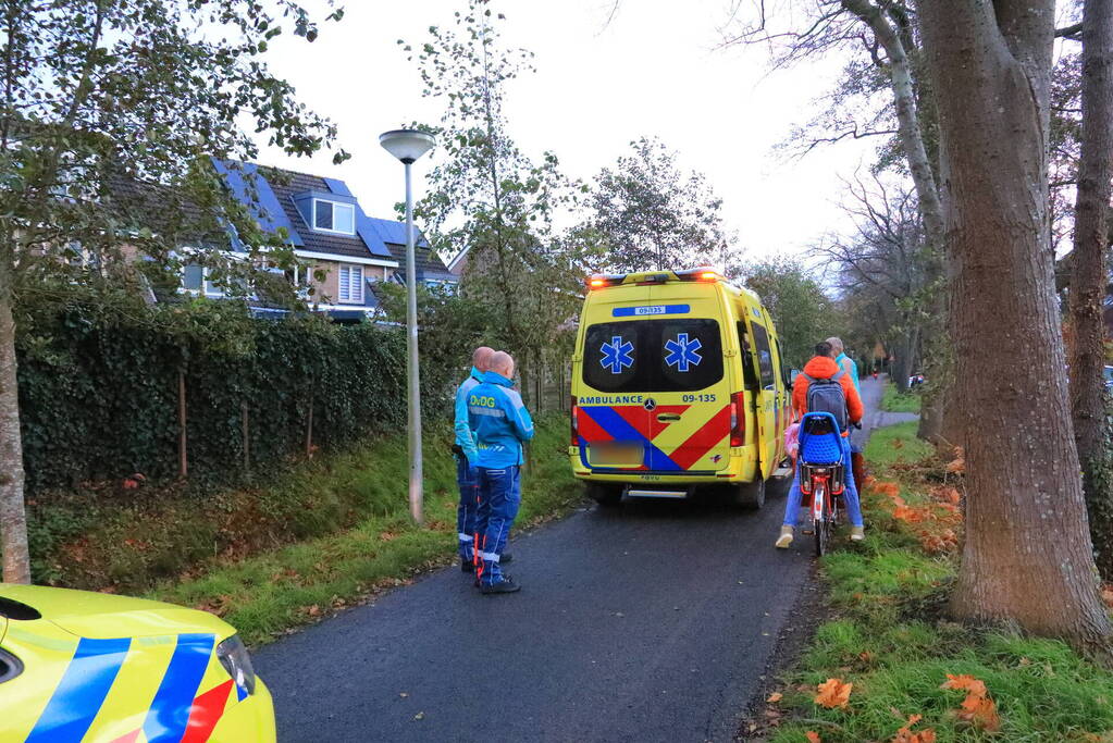 Persoon ernstig gewond op fietspad