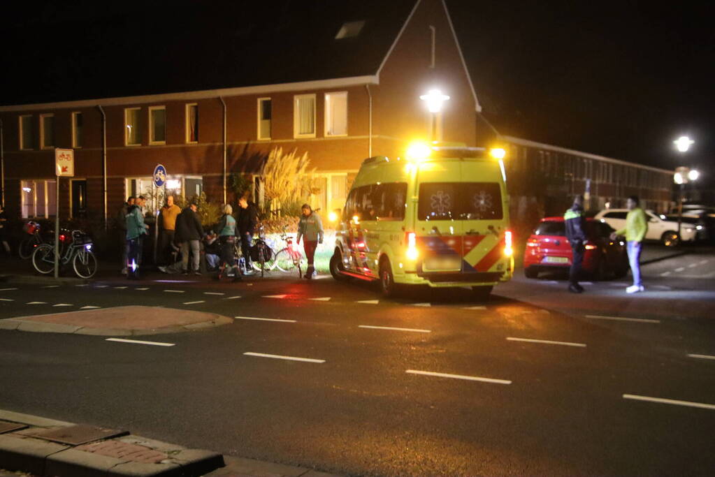 Fietser en automobilist in botsing