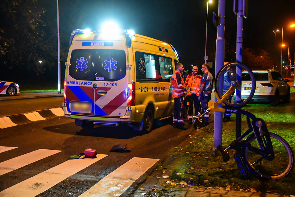 Fietser zwaargewond bij aanrijding