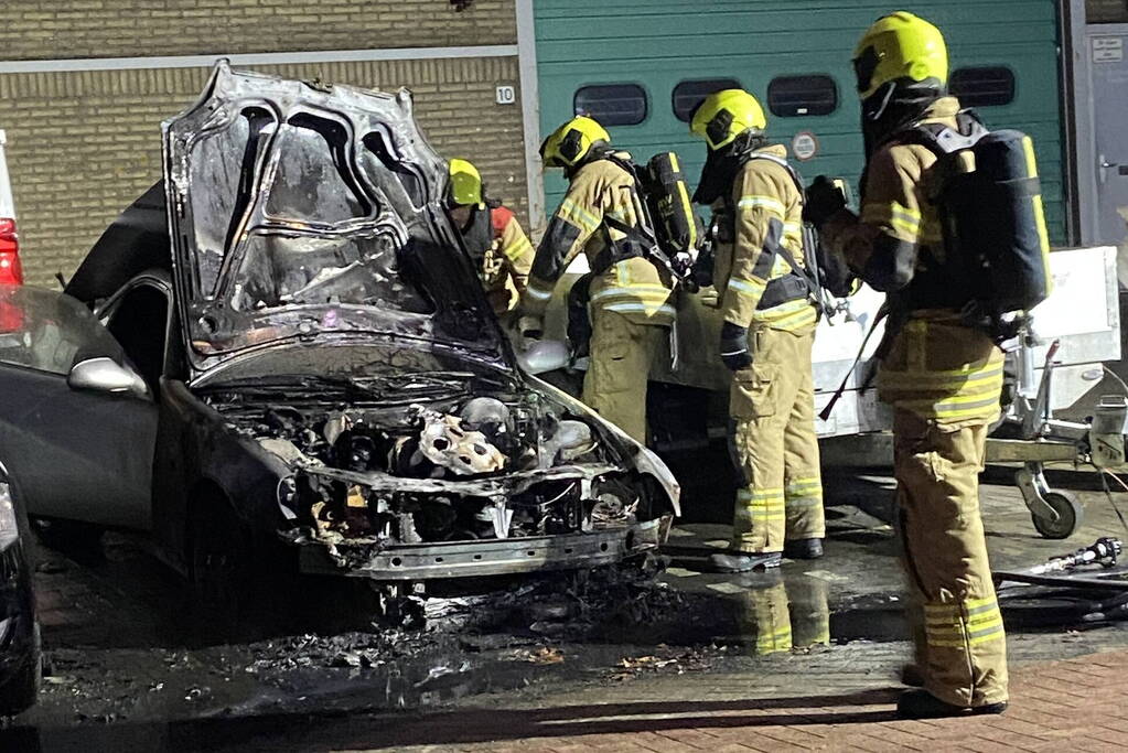 Personenauto verwoest door brand
