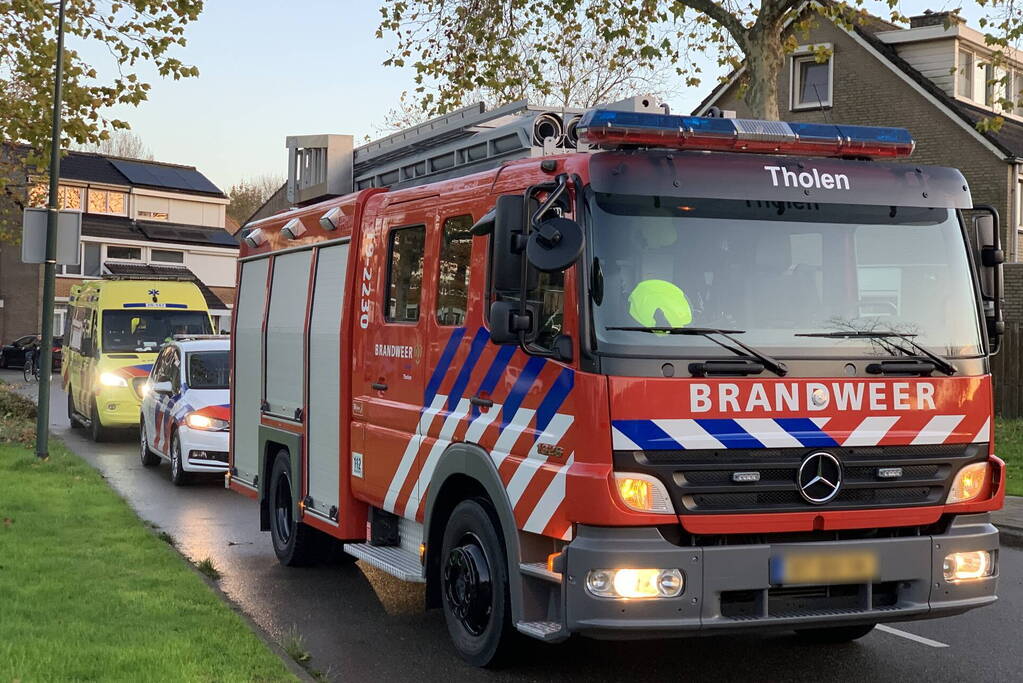 Meisje vast tussen de spaken van de fiets