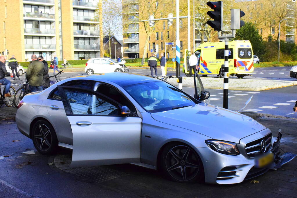 Veel schade bij ongeval tussen twee personenauto's