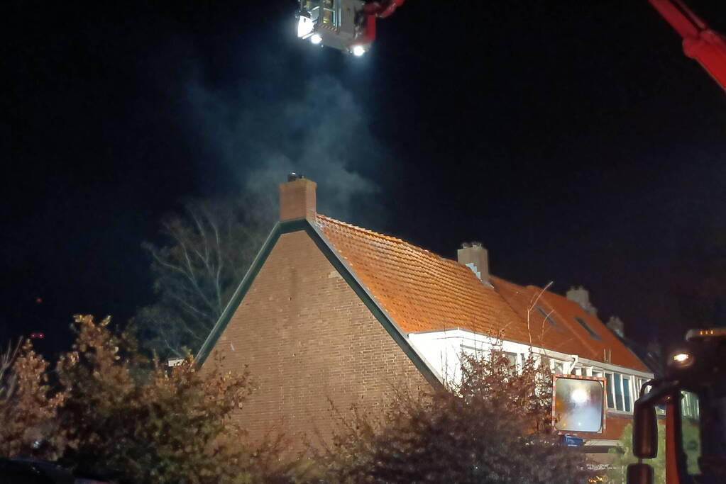 Flinke rookontwikkeling bij dakbrand