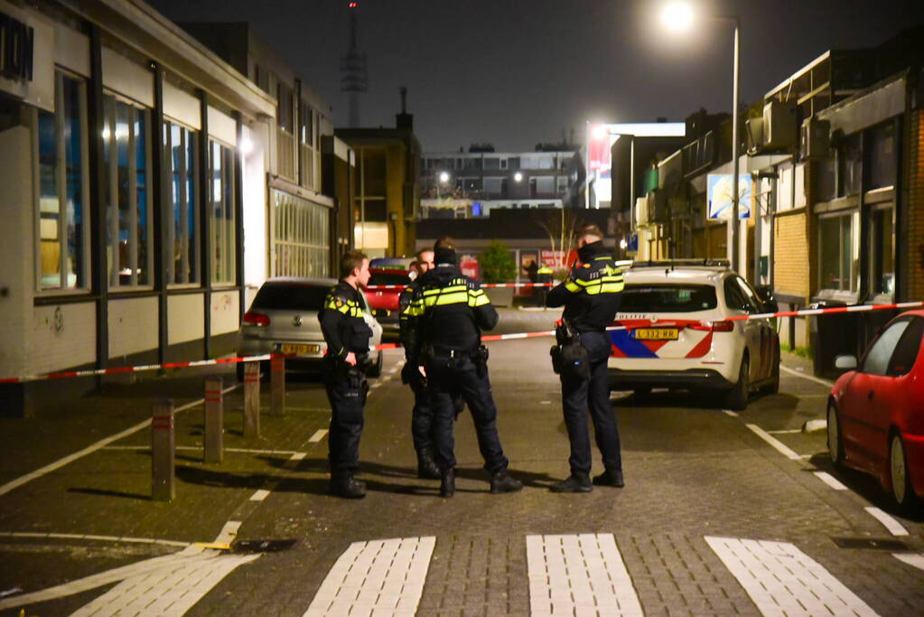 Man zwaargewond bij schietpartij naast cafe