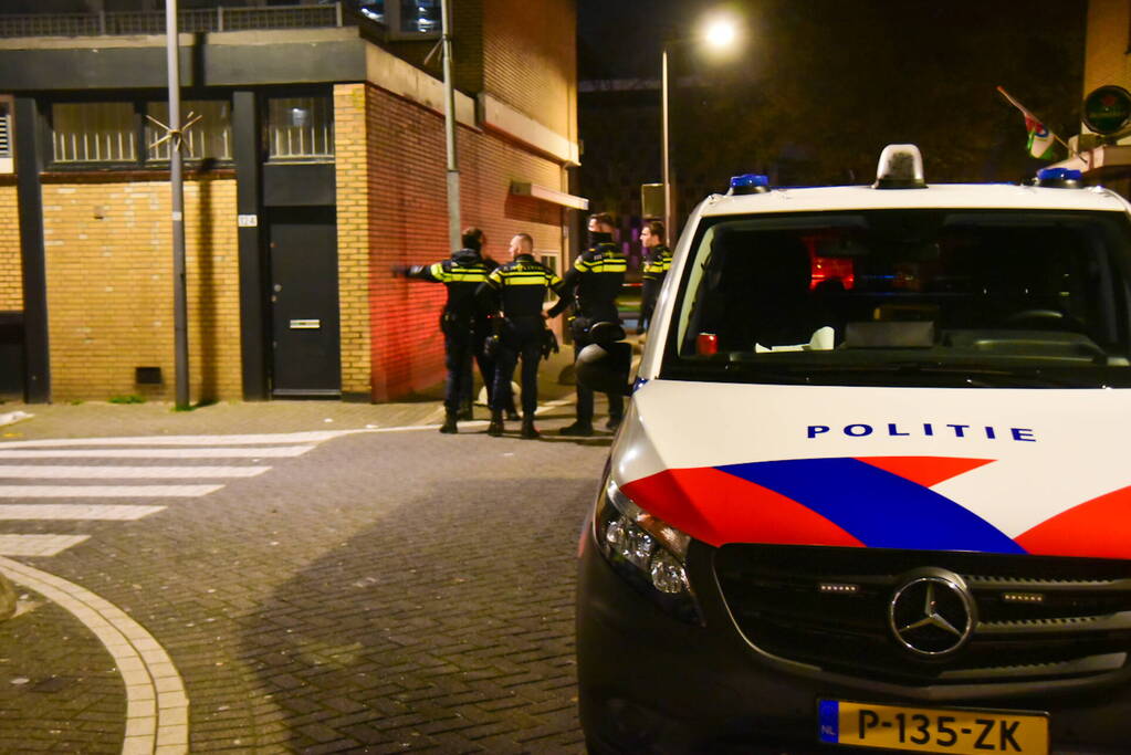 Man zwaargewond bij schietpartij naast cafe