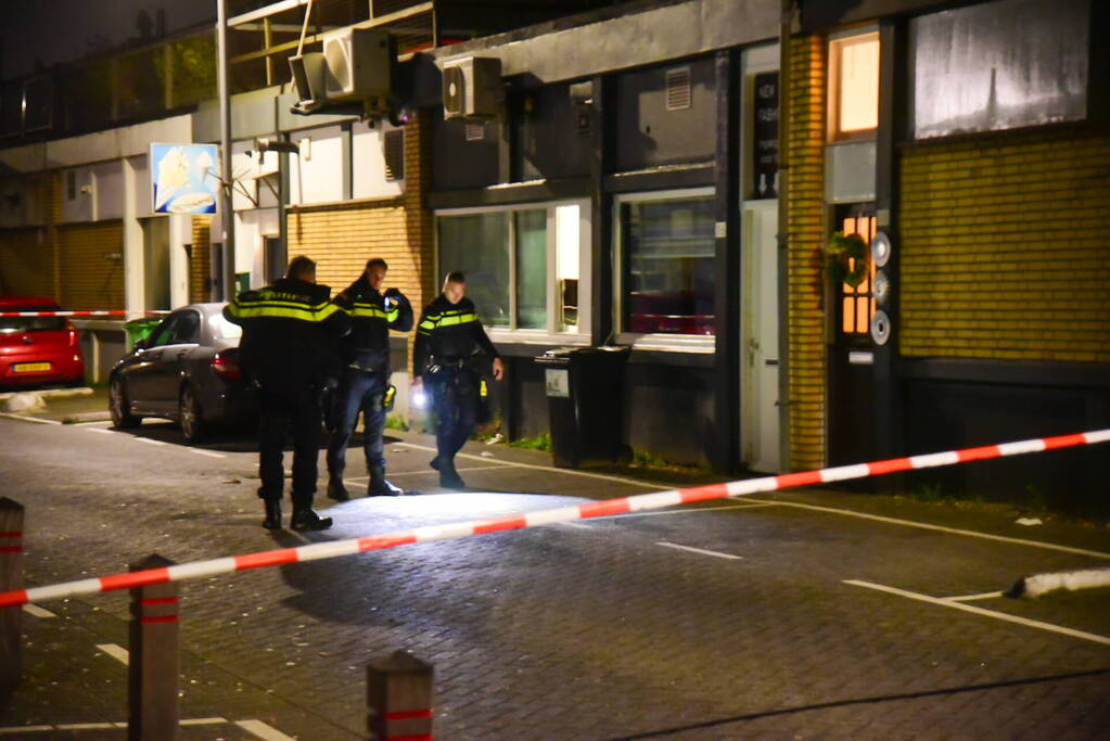 Man zwaargewond bij schietpartij naast cafe