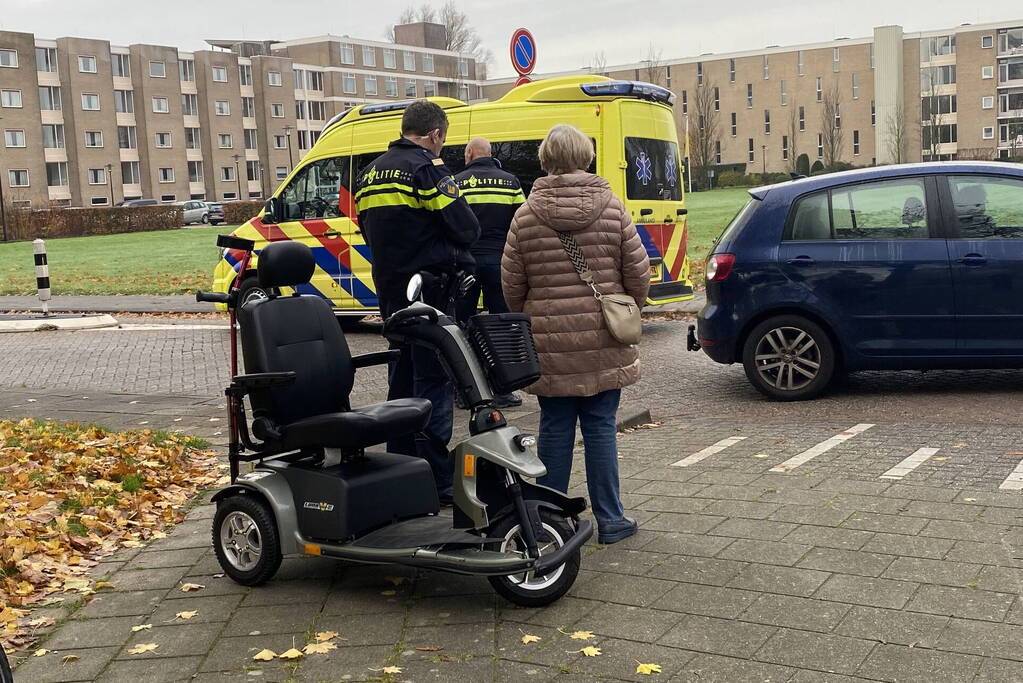 Persoon in scootmobiel gewond bij botsing met auto
