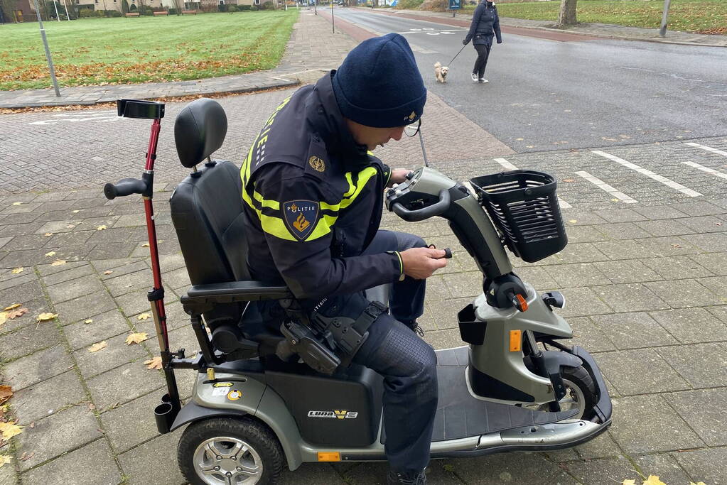 Persoon in scootmobiel gewond bij botsing met auto