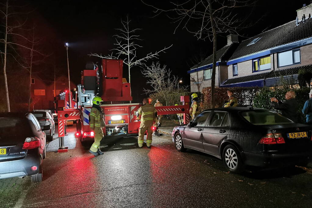 Brand in schoorsteen van woning
