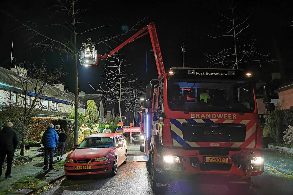 Brand in schoorsteen van woning