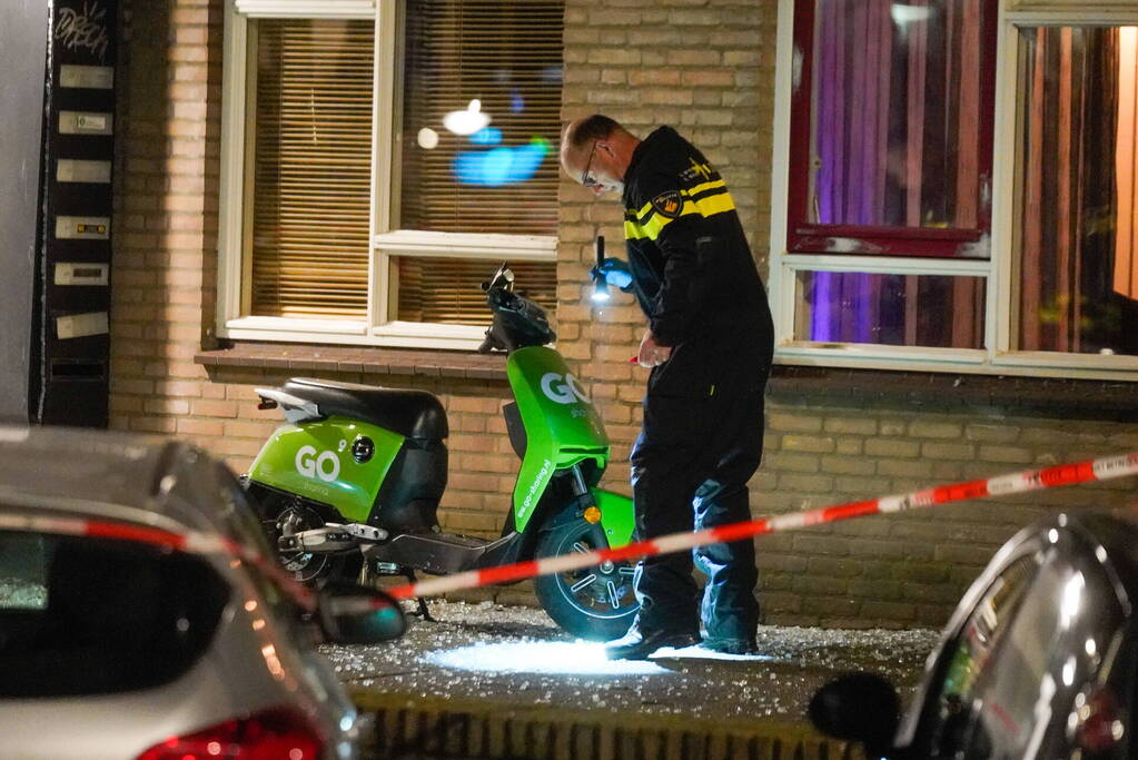 Flinke schade na explosie in portiek
