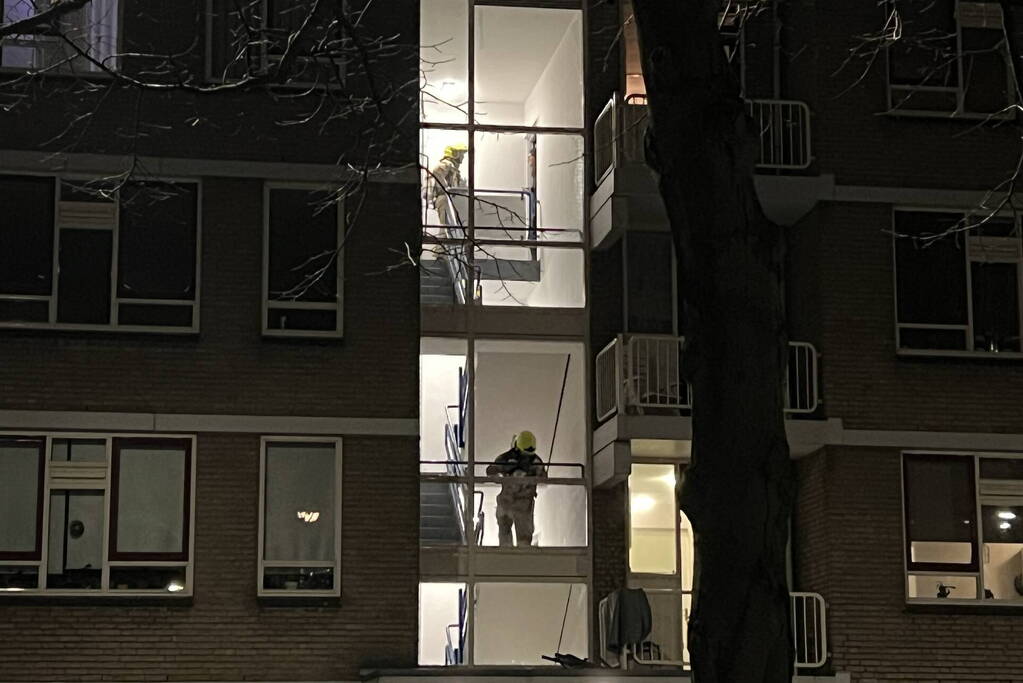 Flinke schade na explosie in portiek