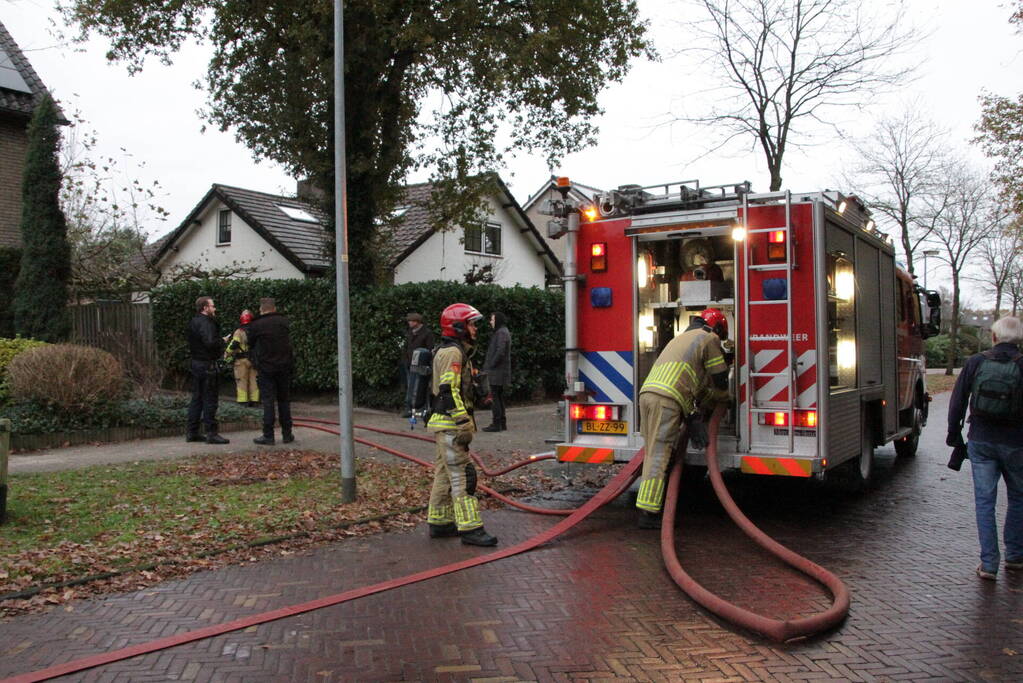 Motor in brand in garage van woning