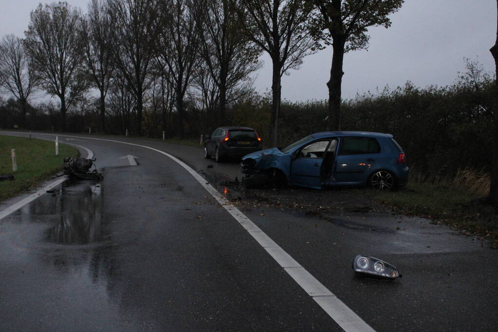 Ravage nadat auto op boom botst