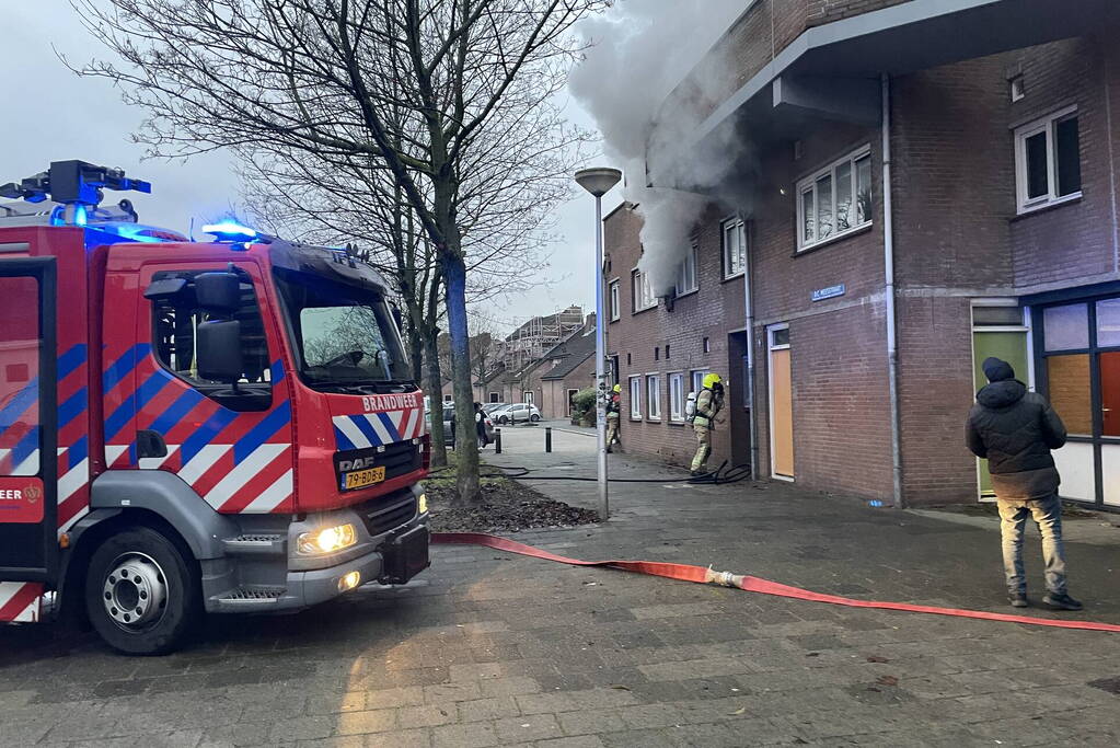 Korte uitslaande brand in woning