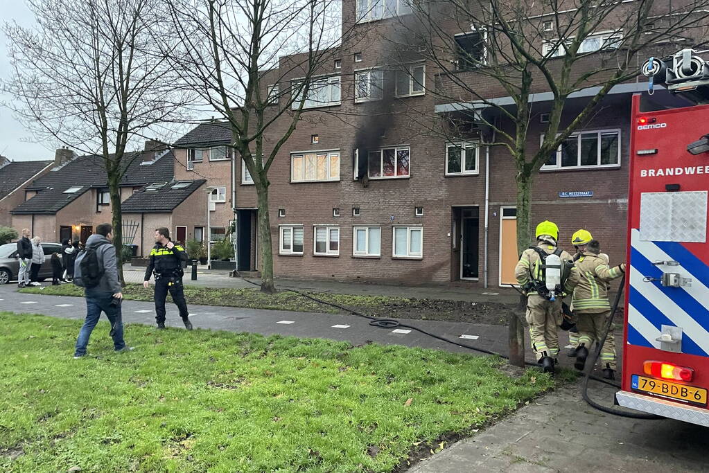 Korte uitslaande brand in woning